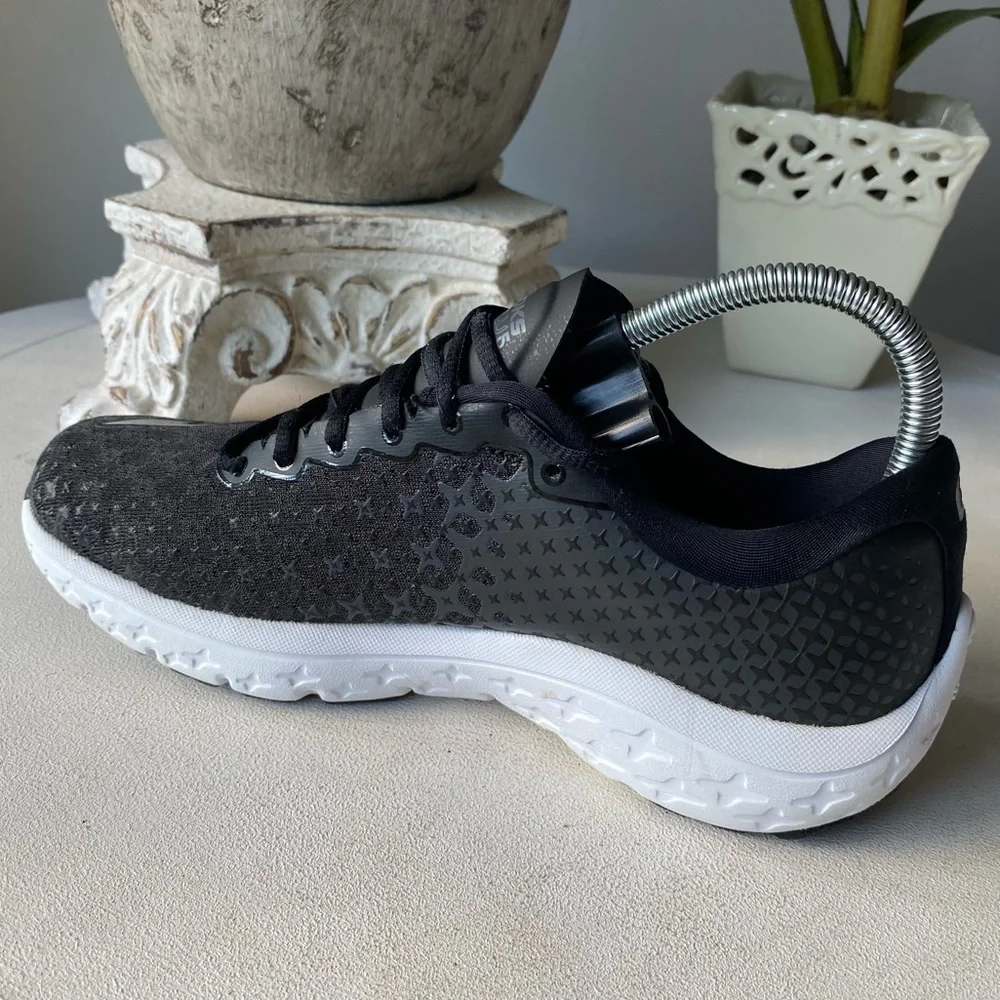 Brooks Ultraboost 5 Athletic Running Sneakers Shoes Womens 8.5‎ Black White